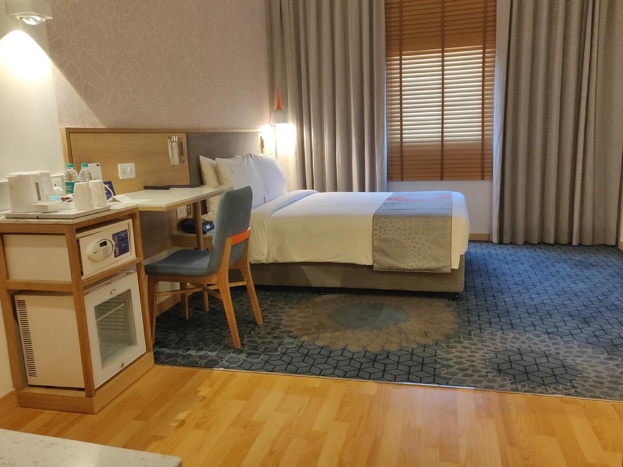 Holiday Inn Express Ahmedabad Prahlad Nagar By Ihg Exterior foto