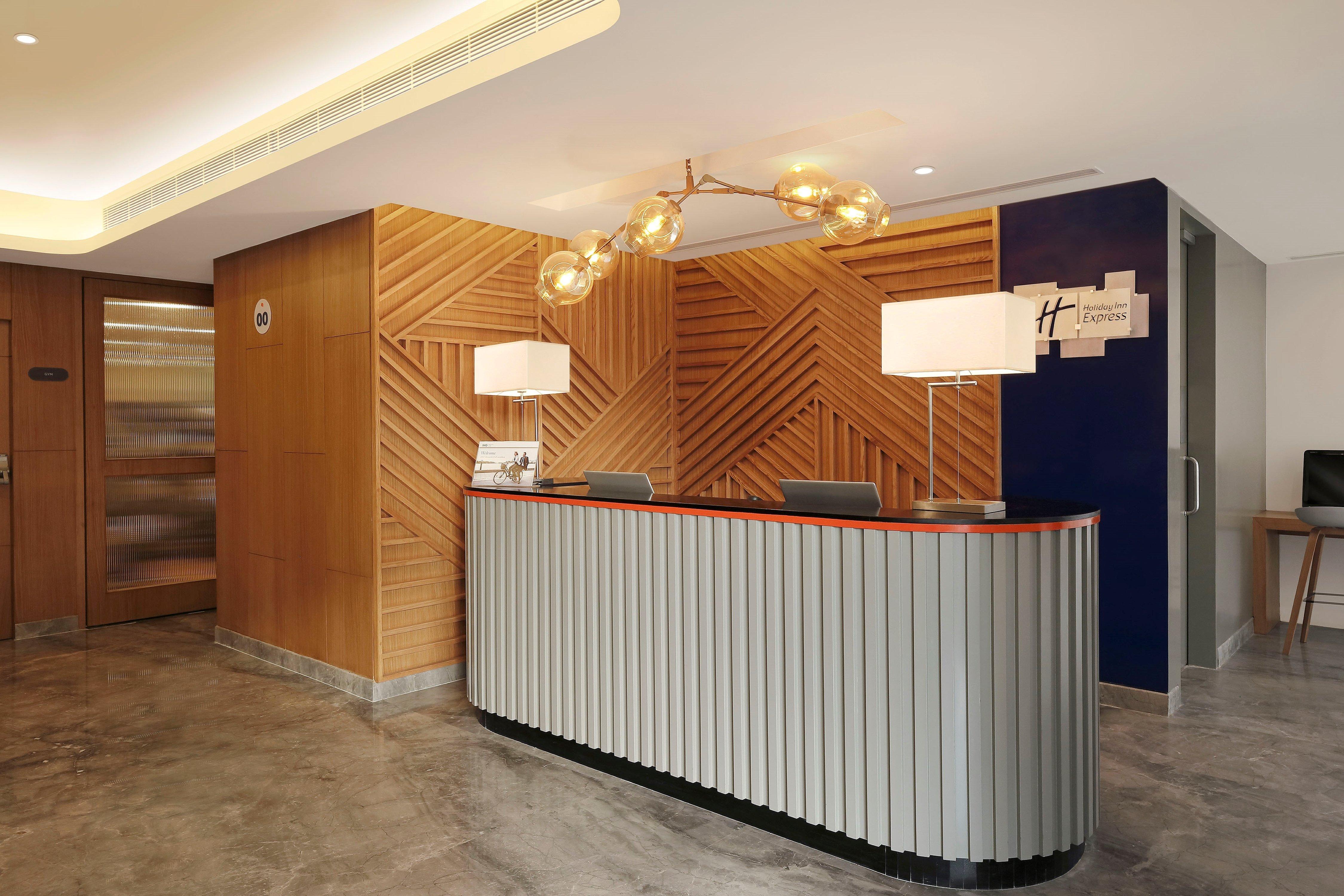 Holiday Inn Express Ahmedabad Prahlad Nagar By Ihg Exterior foto