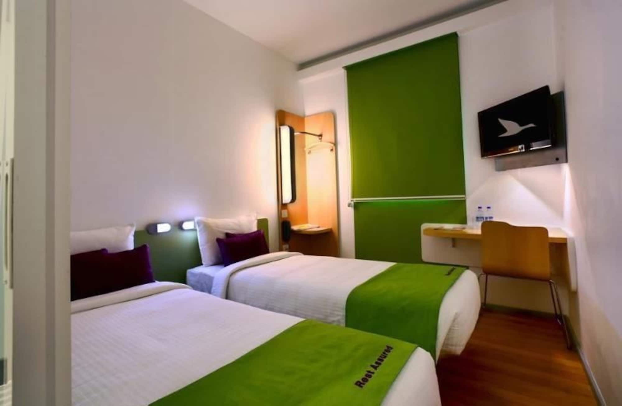 Holiday Inn Express Ahmedabad Prahlad Nagar By Ihg Exterior foto